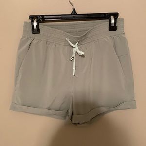 Lululemon high rise pale green short with cuff on leg